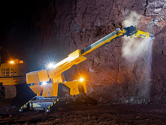 UNIDACHS 220 in operation in a mine.