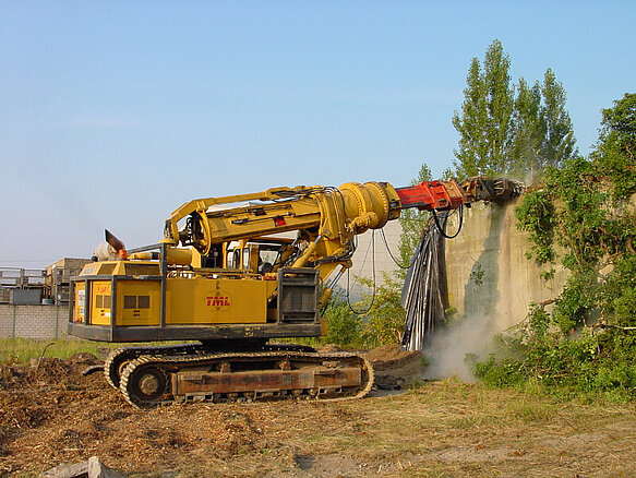 Una UNIDACHS serie 8 en la industria de la demolición.